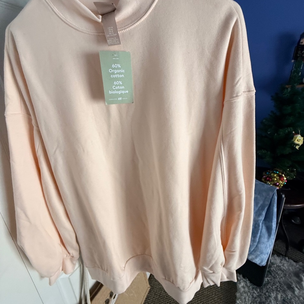 H&M light pink sweatshirt